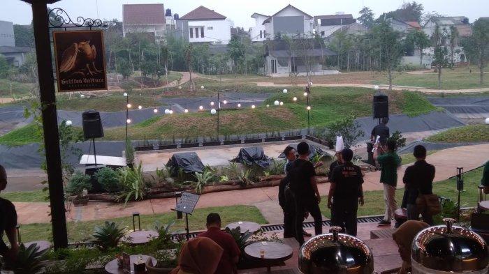 Suasana Griffon Vulture Restaurant di kawasan Aviary Park @ Bintaro Creative District, Bintaro, Tangerang Selatan, Jumat (14/7/2023).