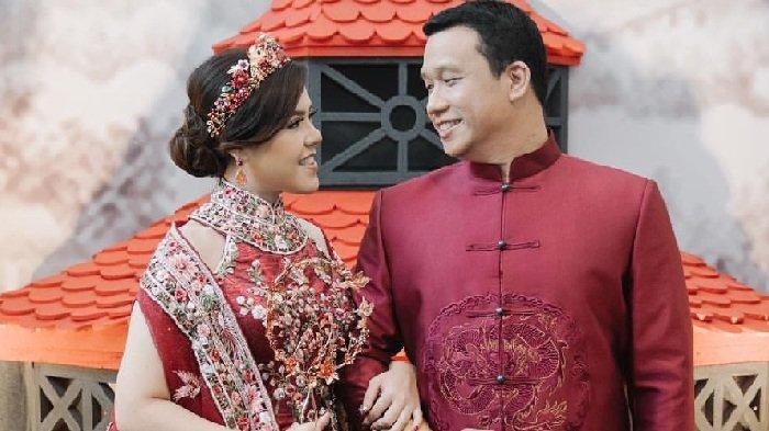 Tina Toon dan pasangannya menjalani prosesi sangjit menjelang pernikahan