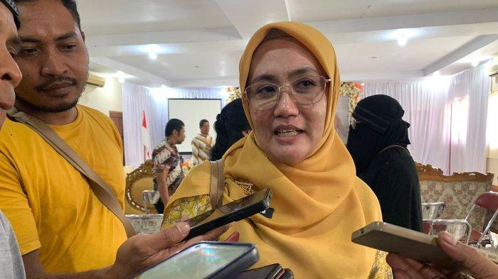 HUKUM: Kepala Dinas Kesehatan Halmahera Selatan, Maluku Utara Asia Hasyim ketika diwawancarai awak media, Kamis (1/2/2024). Namanya dicatut dalam sebuah kasus penipuan.