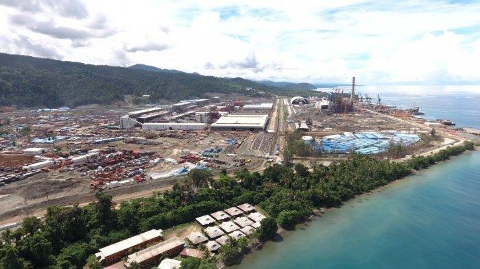 Fasilitas prouksi smelter PT Indonesia Weda Bay Industrial Park (IWIP) di kawasan industri Weda Bay.