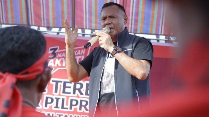 SOSOK - Wali Kota Tidore terpilih Muhammad Sinen. Karier politiknya bersama PDIP tercatat gemilang, dari menjabat Anggota DPRD Tidore 3 periode, Wakil Wali Kota Tidore 2 periode, hingga Ketua DPD Malut, Rabu (5/2/2025). (Foto : Tribunternate/Faisal Amin)