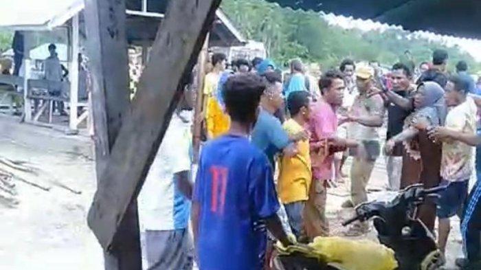 Tangkap layar video penolakan Kepsek SDN 28 Halmahera Selatan di Desa Dowora, Kecamatan Gane Barat Selatan, Kamis (9/5/2024).