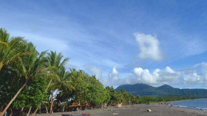 Pantai Lapasi Halmahera Barat