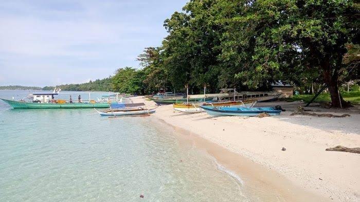 Tampak di pesisir pantai, Desa Wisata Posi-Posi Rao, Kecamatan Pulau Rao, Kabupaten Pulau Morotai, Provinsi Maluku Utara, Selasa (9/4/2024)