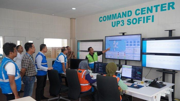 Kunjungan General Manager PLN UIW MMU, Awat Tuhuloula di Command Center UP3 Sofifi