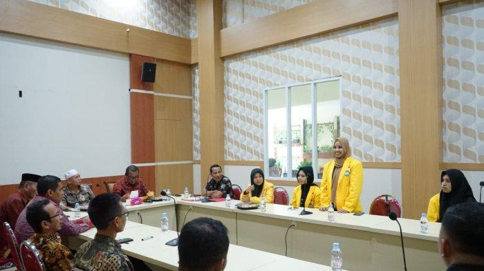 Mahasiswa magang saat memperkenalkan diri di hadapan pimpinan OPD dilingkup Pemkab Morotai, Kamis (14/9/2023)