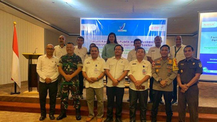 Foto bersama sejumlah pejabat dalam kegiatan diadakan Loka POM Pulau Morotai Maluku Utara di Hotel Marahai Park, Rabu (24/4/2024).