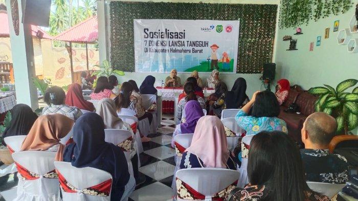 BKKBN Maluku Utara Sosialisasi 7 Dimensi Lansia Tangguh bertempat di Caffee Rumah Kopi Desa Acango, Kecamatan Jailolo, Halmahera Barat.