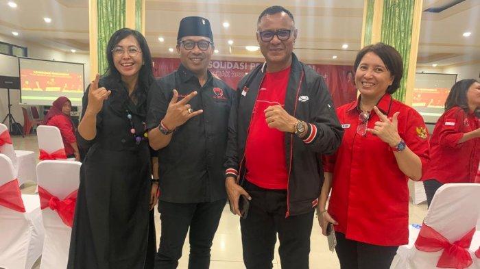 Ketua DPC PDIP Halmahera Utara Inggrid Paparang (Kanan) dan Ketua DPW PDIP Maluku Utara Muhammad Sinen (Tengah) usai kegiatan konsolidasi pemenangan di Hotel Grand Land, Senin (25/7/2023).