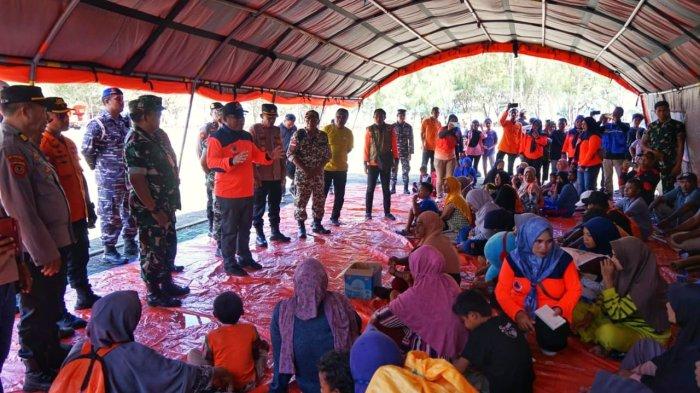 asisten III Qalbi Rasyid, bersama pimpinan OPD dan pimpinan Forkopimda, saat memantau dan memberikan arahan ke warga setempat yang ikut kegiatan yang dimaksudkan, Jumat (26/4/2024)