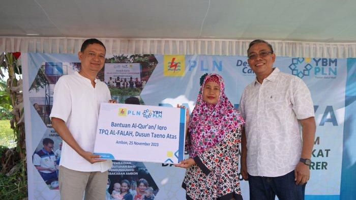 Pemberian secara simbolis bantuan Al-Qur'an/Iqro TPQ Al-Falah, Dusun Taeno Atas