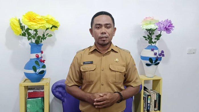Kepala Dinas Kominfo Pulau Taliabu Maluku Utara, Basiludin La Besi, saat dieawancarai