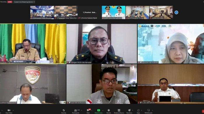 Tangkapan layar Mendagri Muhammad Tito Karnavian saat rapat bersama pejabat melalui virtual, Senin (28/8/2023).