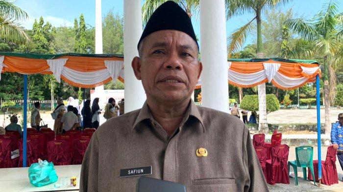 KEBIJAKAN: Sekda Halmahera Selatan, Safiun Radjulan saat memberikan keterangannya disela-sela kerja, Kamis (2/5/2024).