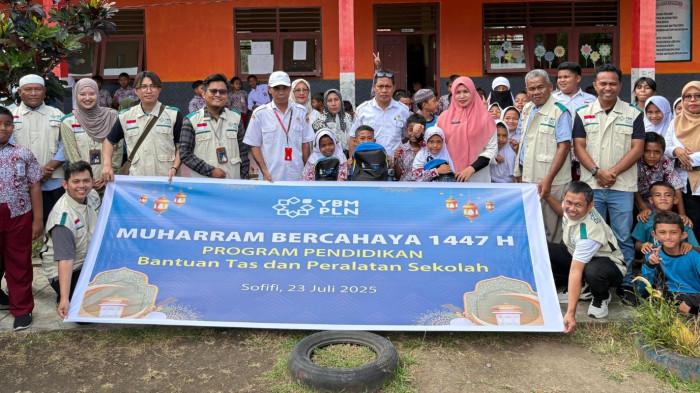 30 siswa SD Negeri 1 Bukit Durian, Tidore dapat bantuan tas 01