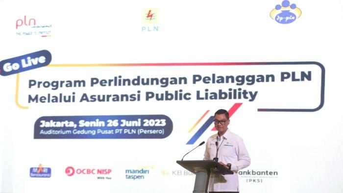 Direktur Utama PLN, Darmawan Prasodjo ketika memberikan sambutan dalam acara _Go Live_: Program Perlindungan Pelanggan PLN melalui Asuransi _Public Liability_ di Jakarta pada Senin (26/6). Darmawan menjelaskan lewat program ini, pelanggan akan lebih nyaman menggunakan listrik yang andal sebagai pendorong aktivitasnya.
