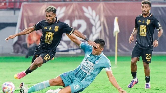 KOMPETISI: Aksi Duo Sayuri saat Malut United jumpa PSBS Biak pada lanjutan Liga 1 2024-2025 pekan ke 12