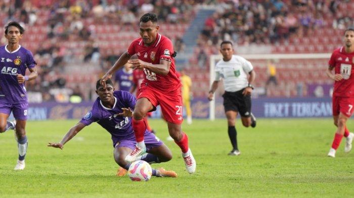 KOMPETISI: Aksi Safrudin Tahar pada laga Persik Kediri vs Malut United di matchday ketiga Liga 1 2024-2025