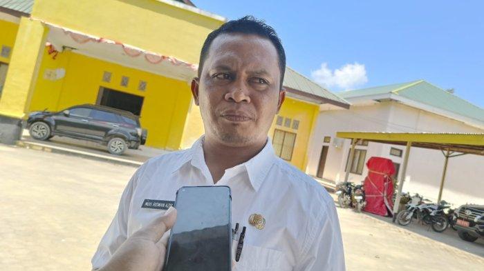 KEUNTUNGAN: Kepala BPPKAD Taliabu, Ridwan Azis, jelaskan sisa anggaran operasional desa tahun 2023 akan dibayar tahun ini