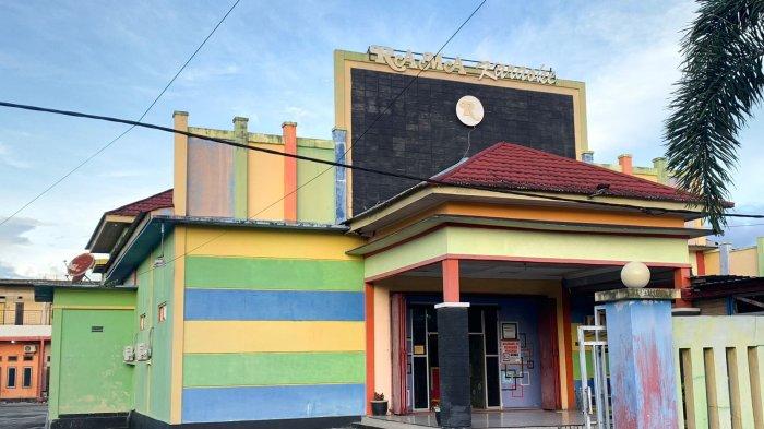 Rama Karaoke di Desa Tomori, Kecamatan Bacan, Kabupaten Halmahera Selatan, Maluku Utara, milik Superman alias Haji Parman, Minggu (19/1/2025). Parman kena tipu belasan juta usai diarahkan membayar pajak lewat aplikasi.