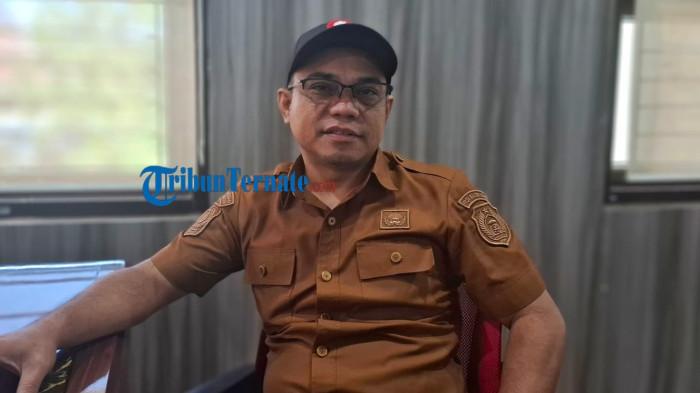 KEBIJAKAN: Kepala BPBJ Maluku Utara Hairil Hi Hukum ketika bersedia diwawancarai Tribunternate.com disela-sela kerjanya, Selasa (22/7/2025)
