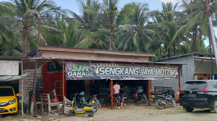 Bengkel Sengkang Jaya motor beralamat di Desa Lukolamo, Kecamatan Weda tengah, Halmahera Tengah.