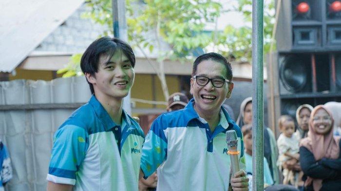 Caon Gubernur Maluku Utara Benny Laos saat diteman anak sulungnya, Benneth Edbert Laos saat silaturahmi bersama warga di Kota Ternate