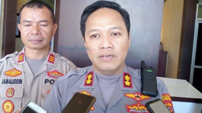 AKBP Agung Reza Pratidina kala menjabat Kapolres Morotai, saat memberikan keterangan disela-sela kerja, Senin (17/4/2023).