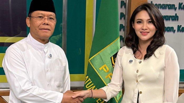 Cagub Maluku Utara, Sherly Tjoanda, saat silaturahmi dengan Ketua Umum Partai Persatuan Pembangunan (PPP), Mardiono, Selasa (3/12/2024).