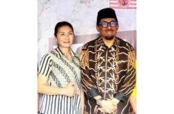 Foto bersama Conny Laos Dan Husain Sjah di Posko Utama HAS Maluku Utara, Conny Laos datang bertemu langsung dengan dengan Husain Sjah, pada pertemuan tersebut Conny menyatakan sikap Mendukung Paslon Berjargon HAS Maluku Utara di di Pilgub 2024.