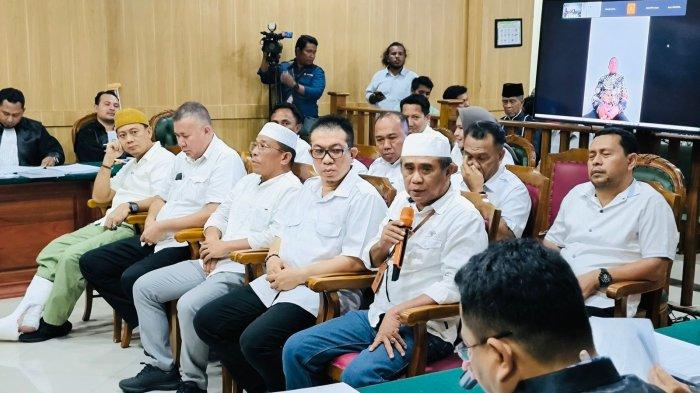 SIDANG: Sejumlah Pimpinan OPD Lingkup Pemprov Maluku Utara yang dihadirkan KPK bersaksi dengan terdakwa Abdul Ghani Kasuba, Rabu (31/7/2024).