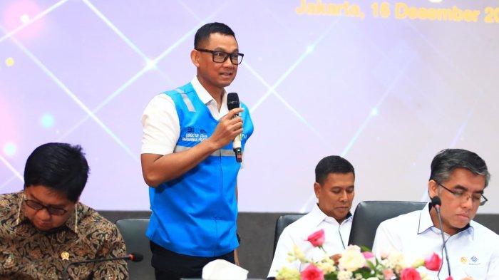 Direktur Utama PLN, Darmawan Prasodjo (kedua dari kiri) menjabarkan bahwa sebanyak 81,4 juta pelanggan rumah tangga atau 97 persen dari total 84 juta pelanggan rumah tangga dengan daya listrik 2.200 VA ke bawah akan memperoleh diskon tarif listrik sebesar 50 persen.