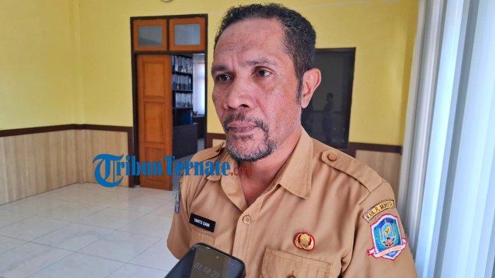 ANGGARAN: Sekretaris Dispora Pemkab Pulau Morotai, Maluku Utara Yanto Gani, Selasa (27/6/2025). Di mana ia mengaku ada kejanggalan dalam dokumen LPJ penggunaan anggaran hibah KONI Morotai