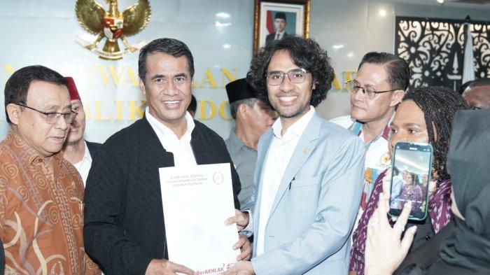 KERJA SAMA: Dr. R. Graal Taliawo bersama Kementan Andi Amran Sulaiman