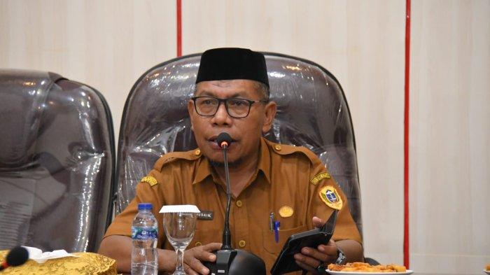 KEBIJAKAN: Asisten Sekda Bidang Administrasi Umum Pemkot Tidore Kepulauan, Maluku Utara Yakub Husain saat mengikuti kegiatan asistensi, monitoring dan evaluasi pelaksanaan capaian Universal Coverage Jaminan Sosial Ketenagakerjaan (UC Jamsos Naker), Senin (19/5/2025)