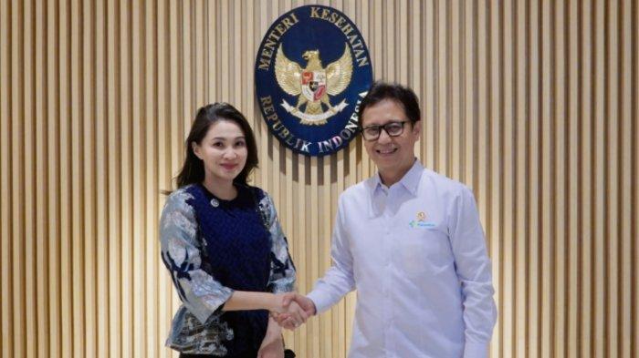 Gubernur Maluku Utara, Sherly Laos atau Sherly Tjoanda, bersama Menteri Kesehatan, Budi Gunadi Sadikin, di Kantor Kementerian Kesehatan pada Maret 2025.