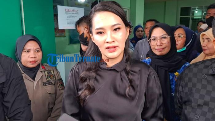 EVALUASI: Gubernur Maluku Utara Sherly Laos saat diwawancarai usai kunjungan di RSUD Chasan Boesoirie di Kota Ternate, Kamis (17/7/2025)