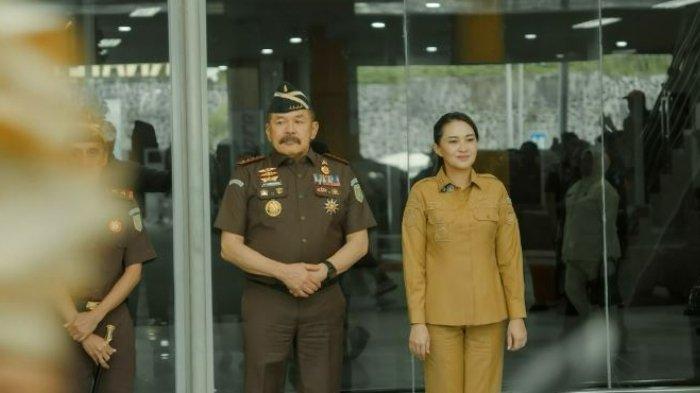 Gubernur Maluku Utara, Sherly Laos atau Sherly Tjoanda, menyambut Jaksa Agung RI, ST Burhanuddin, 17 Juni 2025. Gambar tangkap layar diambil dari Instagram.com/@s_tjo.