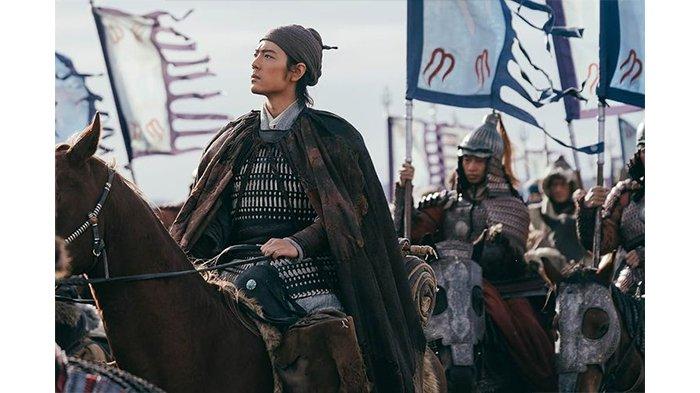 CUPLIKAN FILM - Guo Jing (diperankan oleh Xiao Zhan) di film Legends of the Condor Heroes: The Gallants, diunduh dari dokumen KOMPAS.com, Senin (3/3/2025).