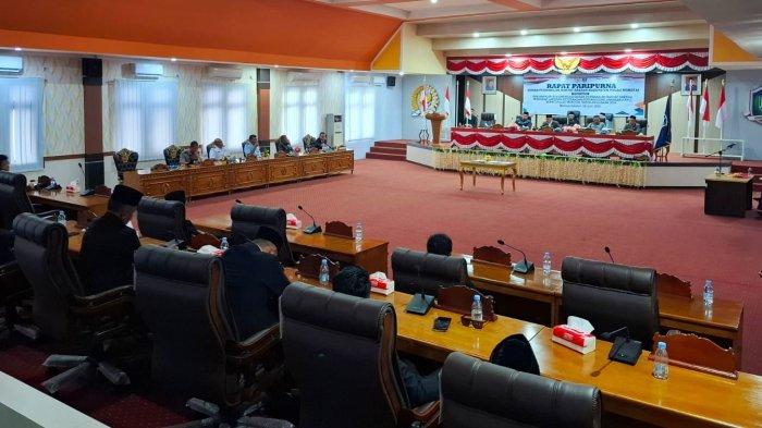 POLITIK: Suasana paripurna penyampaian rekomendasi DPRD terhadap Laporan Keterangan Pertanggungjawaban (LKPJ) Bupati Morotai Tahun Anggaran 2024, Rabu (4/6/2025)
