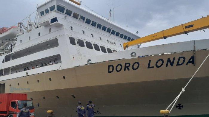 JADWAL KAPAL TERNATE - KM Dorolonda saat sandar di Pelabuhan Ahmad Yani, Ternate, Maluku Utara, Selasa (4/4/2023). Berikut ini jadwal kapal Pelni yang berangkat dari Ternate ke Surabaya di bulan Juni 2025.
