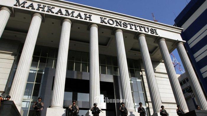Masa berlaku KTA organisasi advokat kuasa hukum Paslon Gubernur Maluku Utara nomor urut dua Aliong Mus - Sahril Thahir, Fadly Tuanany, diduga telah habis, Sabtu (11/1/2025).