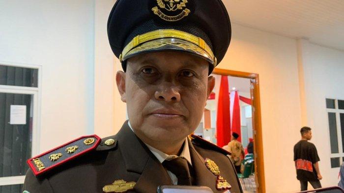 HUKUM: Kajari Halmahera Selatan, Maluku Utara, Ahmad Patoni ketika menjelaskan tahapan kasus dugaan korupsi di BPRS Saruma Sejahtera dan dana operasional 32 Puskesmas, Kamis (15/8/2024).