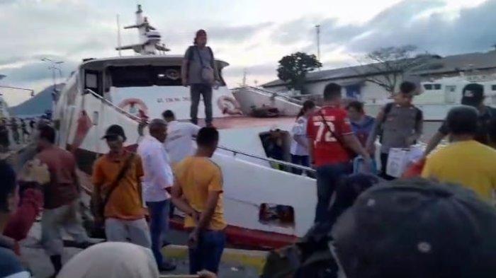 Kapal cepat rute Ternate-Jailolo mengalami kecelakaan saat sandar di Pelabuhan Ahmad Yani Ternate, Maluku Utara, Selasa (17/9/2024).