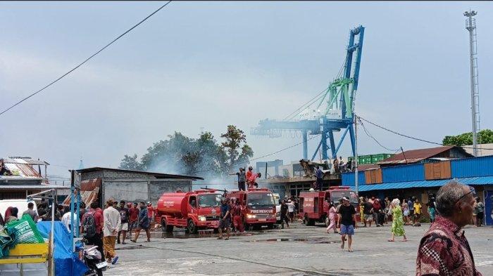 PERISTIWA - Kebakaran hebat melanda sejumlah rumah warga di Kelurahan Kota Baru, Kecamatan Ternate Tengah, Kota Ternate, Sabtu (29/3/2025).