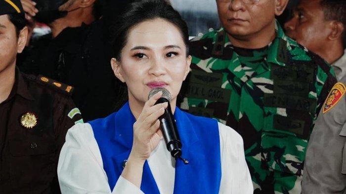 STATUS SOFIFI - Gubernur Maluku Utara Sherly Laos dalam sebuah kesempatan belum lama ini. Sherly Laos pada acara peletakan batu pertama pembangunan Ekosistem Industri Baterai Terintegrasi Konsorsium IBC-CBL, di Buli, Kabupaten Halmahera Timur, Maluku Utara, Minggu (29/6/2025), menyampaikan permintaannya ke Presiden Prabowo untuk menaikan status Sofifi ke DOB.