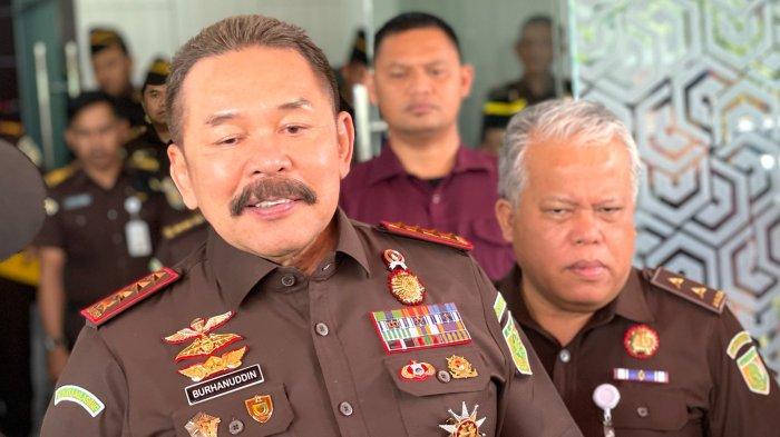 HUKUM: Jaksa Agung ST Burhanuddin saat diwawancarai sejumlah awak media saat kunjungan kerjanya di Kota Ternate, Maluku Utara, Rabu (18/6/2025)