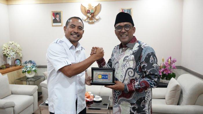 KUNJUNGAN - Bupati Malteng, Zulkarnain Awat Amir dan General Manager PLN UIW MMU, Awat Tuhuloula, Kamis (10/4/2025).