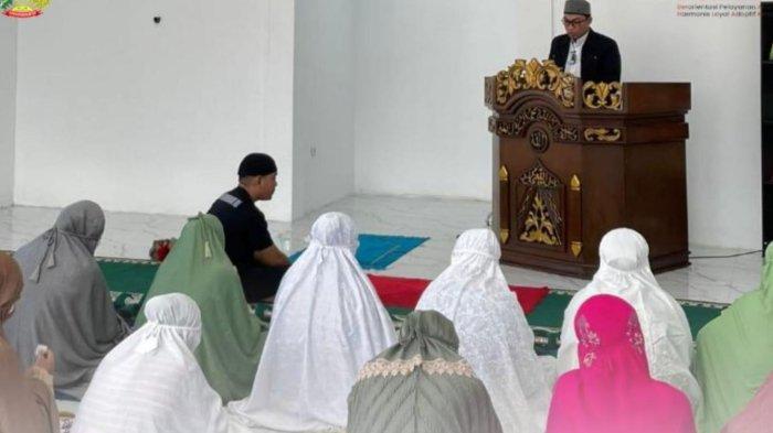 Shalat Idul Fitri 1445 Hijriyah / 2024 M oleh puluhan Narapidana di Lapas Perempuan Ternate pada Rabu (10/4/2024) pagi, berlangsung khidmat, tertib dan lancar, Kamis (11/4/2024)