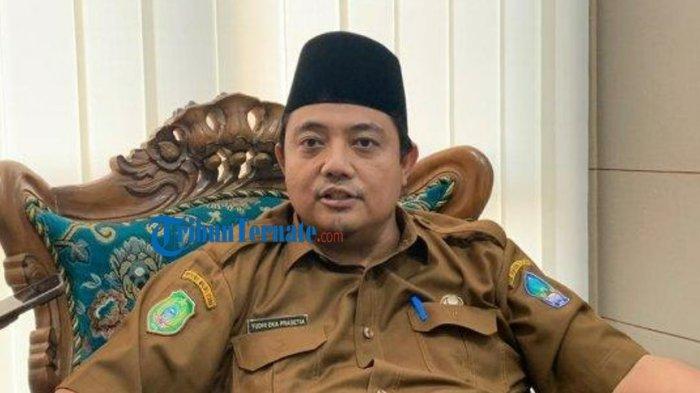 VENUE: Kabag Kesra Setda Halmahera Selatan, Maluku Utara, Yudhi Eka Prasetia saat memberikan keterangan kepada sejumlah awak media, Selasa (20/5/2025)